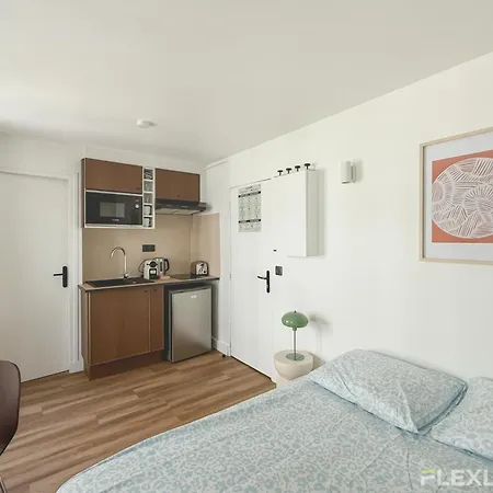 Charming 20m In 20 With Shared Terrace باريس