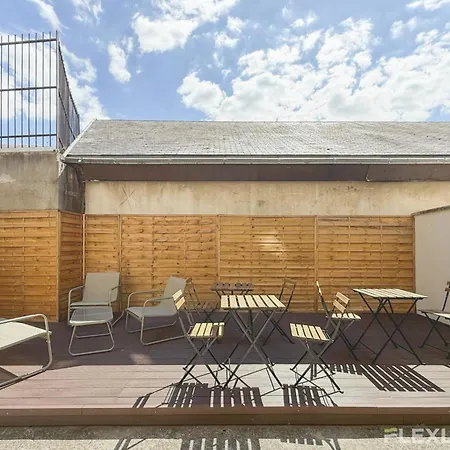 Apartament Charming 20m In 20 With Shared Terrace