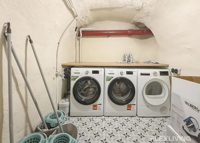 Charming 20m In 20 With Shared Terrace *